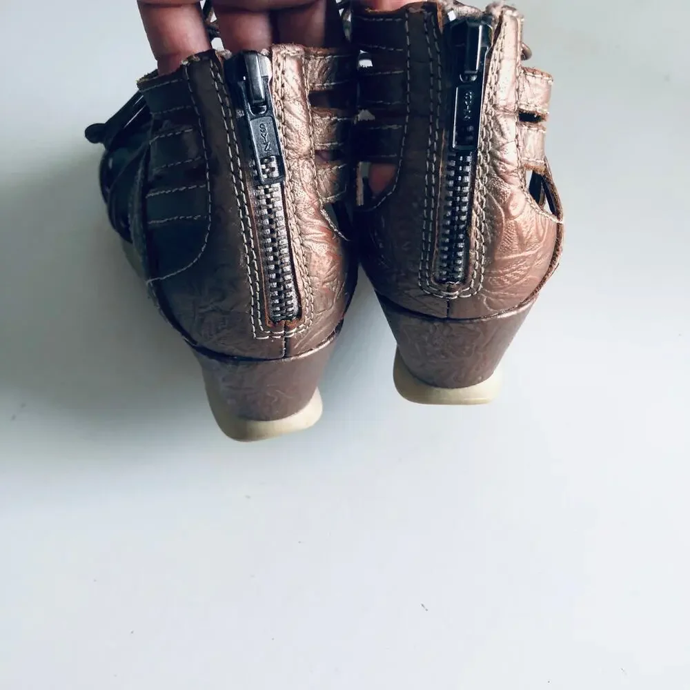 OTBT 'Nomadic'  Wedge Heel Comfort Sandal Women SZ 6 Strappy Metallic Gladiator